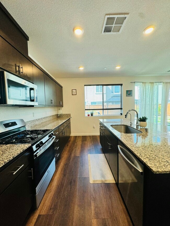 Building Photo - 5440 Guenoc Valley Ln