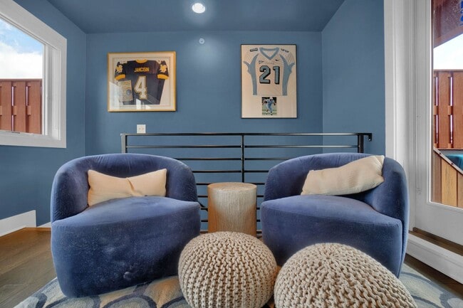 Building Photo - Stunning 3 Bed, 3 Bathroom Rental in the S...