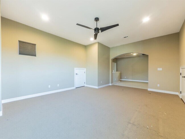 Building Photo - 826 San Remo Blvd
