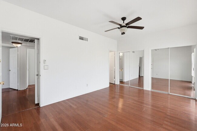 Building Photo - 1026 W Libra Dr