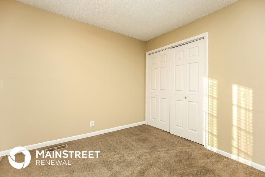 Building Photo - 208 New Towne Ct