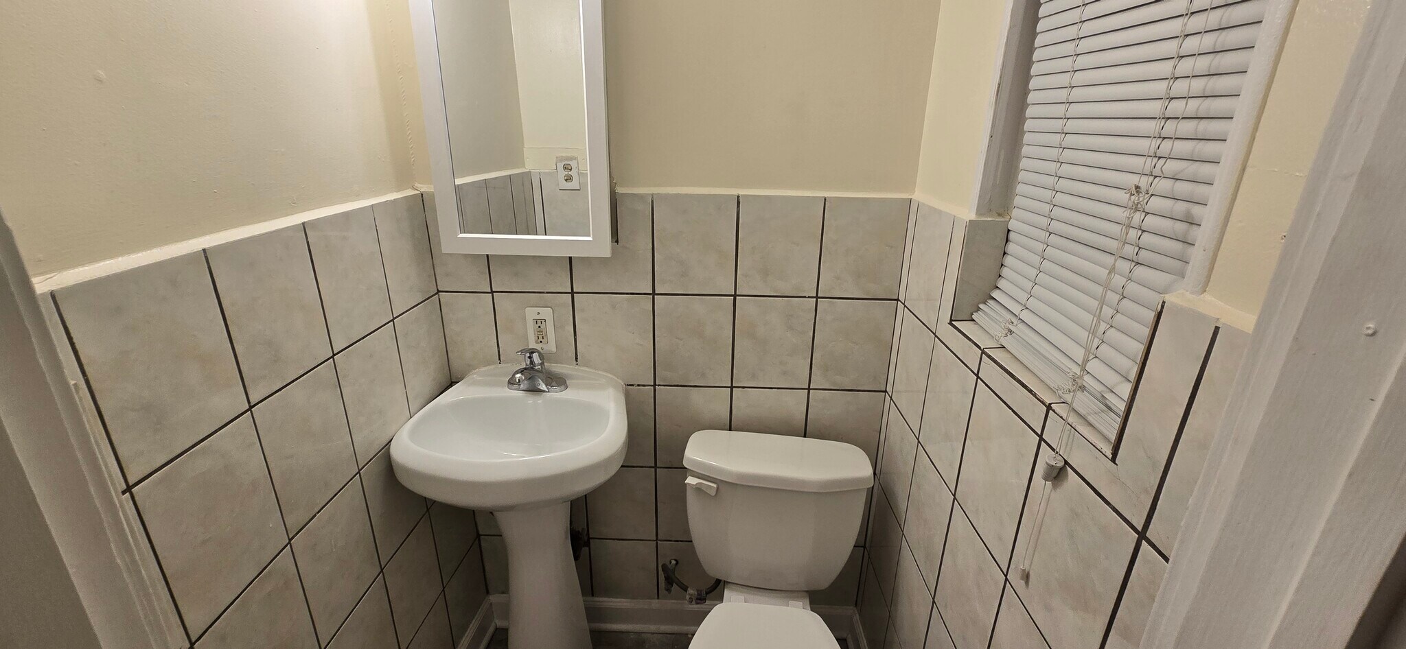 Building Photo - 6323 S Saint Lawrence Ave