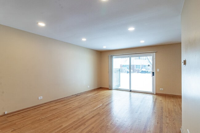 Building Photo - 416 Swallow Ln