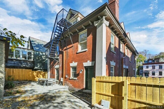 Building Photo - 271 Liberty St