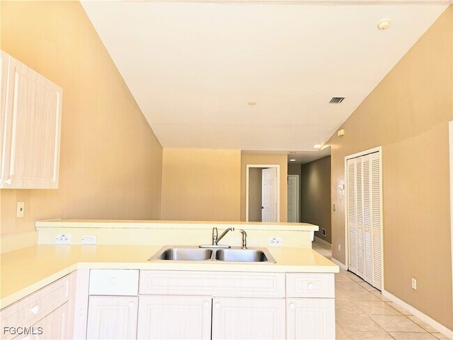 Building Photo - 126 Ivan Ave S