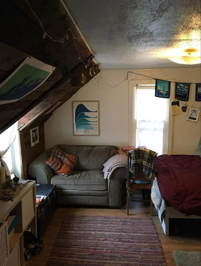 Building Photo - Bright Studio Apartment in Downtown Golden...