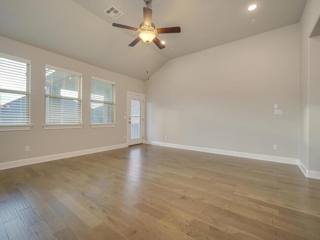 Building Photo - 2905 Coral Valley Dr