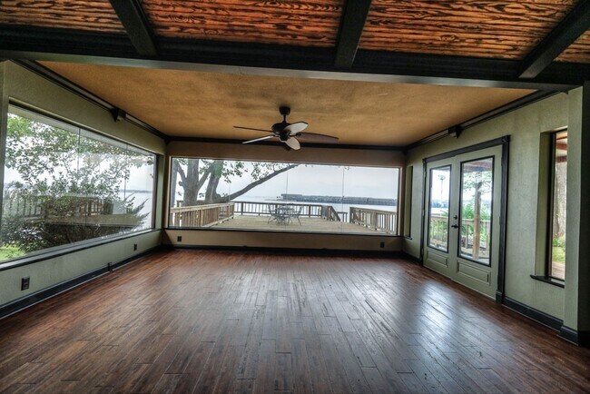 Building Photo - 10725 Joann St