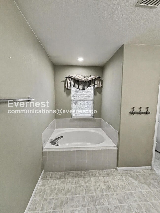 Building Photo - 10158 Autumn Blaze Trail