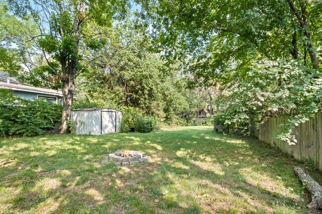 Building Photo - Beautiful home located in the heart of Fayetteville