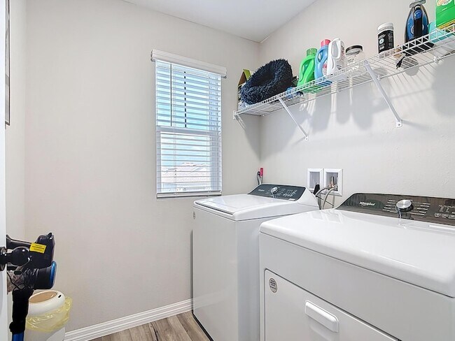 Building Photo - 1504 Hummingbird Rd