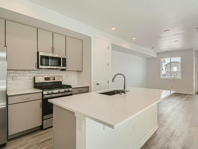 Building Photo - 9671 Truckee St