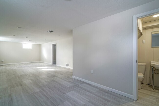 Building Photo - 1610 9th Ave N