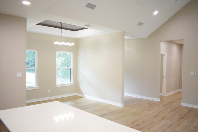 Building Photo - 2713 Sullivan Dr