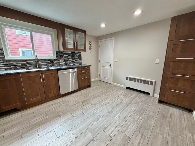 Building Photo - 39 Townly Rd