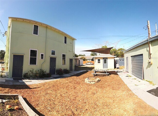 Building Photo - 1667 28th Ave N
