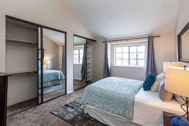 Building Photo - End unit in quiet Campbell location!