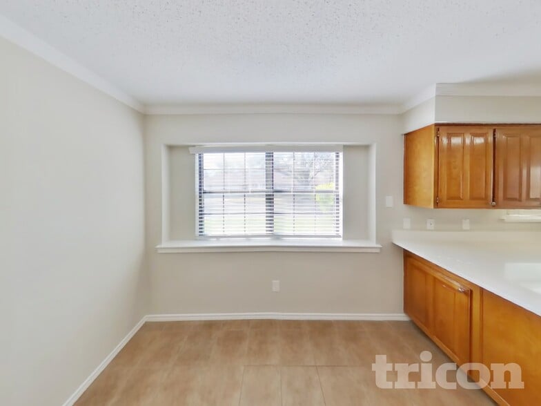 Building Photo - 7761 Grassland Dr