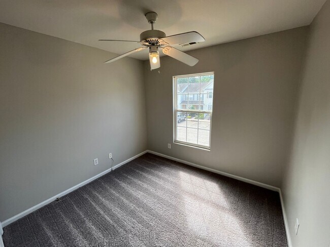 Building Photo - 5324 Glen Canyon Rd