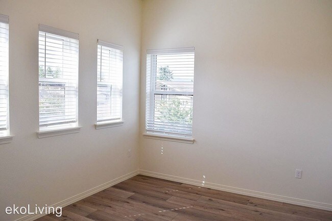 Building Photo - 5120 N Lombard St