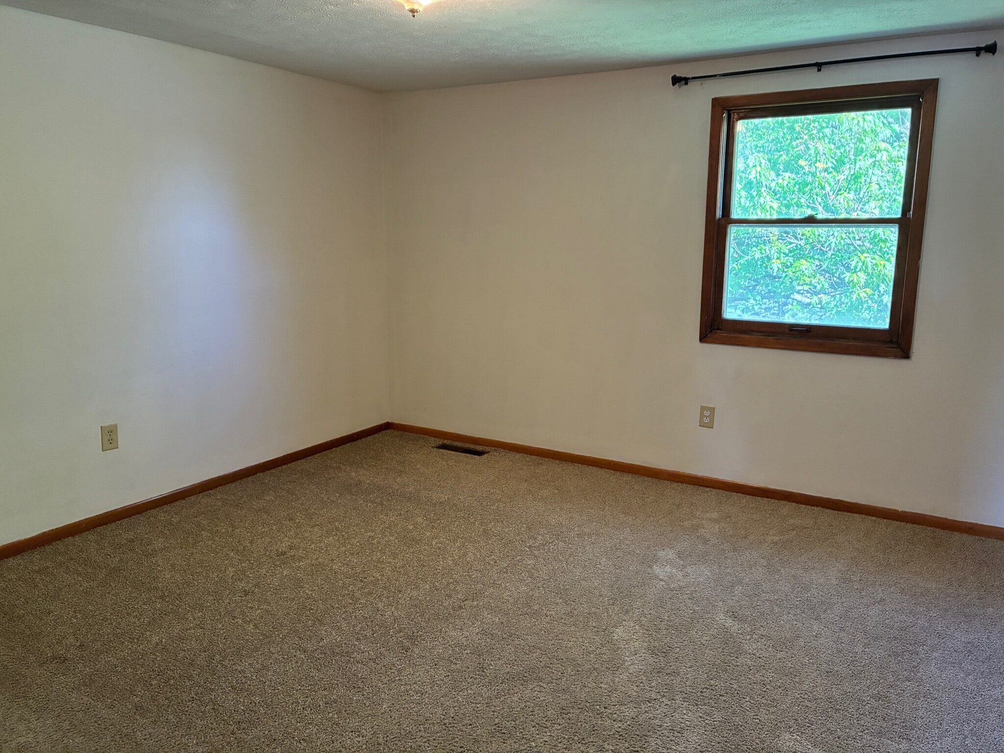 Building Photo - 7704 Hills and Dales Rd NW