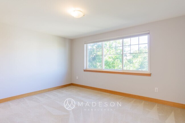 Building Photo - Modern Ballard Townhome | 2 Primary Suites + Office | Garage | Walk to Market ST!