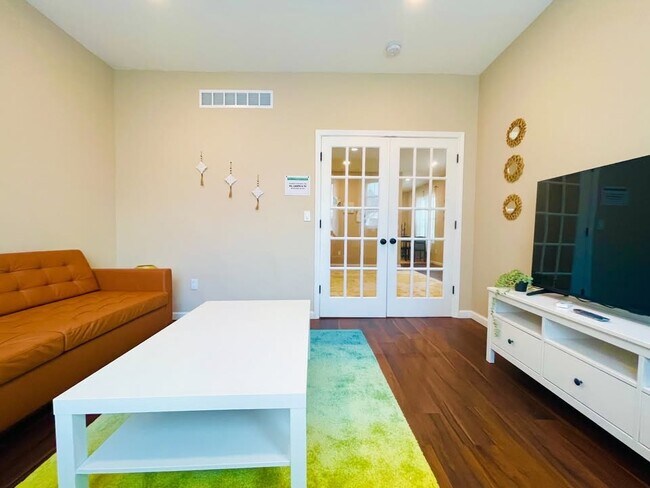 Building Photo - 2621 Edwin St