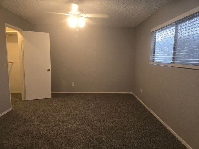 Building Photo - Spacious 2BD/2BTH with Private 2 Car Garage! (Ground Floor)