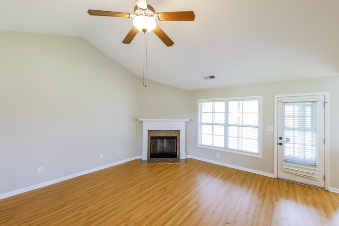 Building Photo - 105 Landings Way Dr