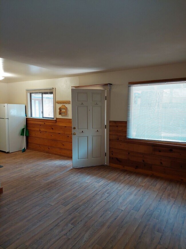 Building Photo - 3781 Forest Ave