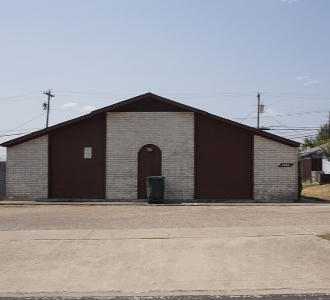 Primary Photo - 2206 Corona Dr