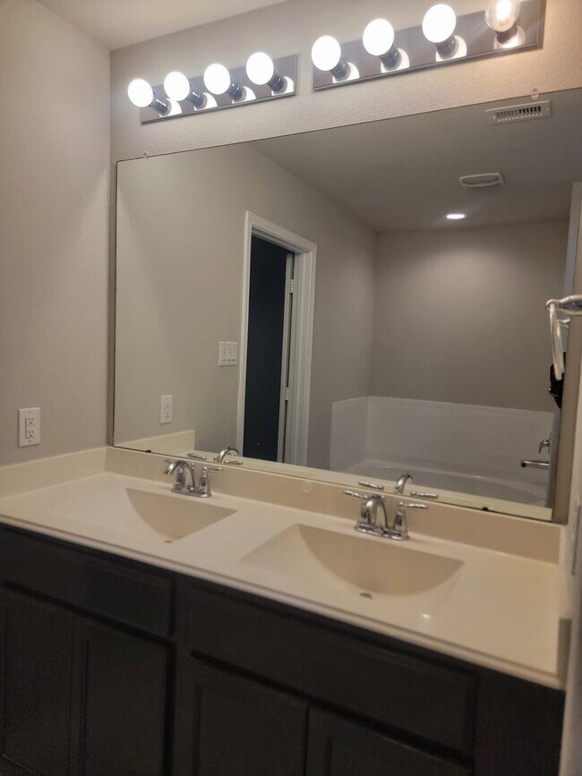 Building Photo - 6919 Kingsford Gable Ct