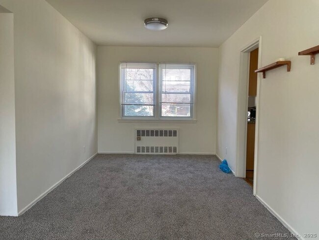 Building Photo - 264 Glenbrook Rd