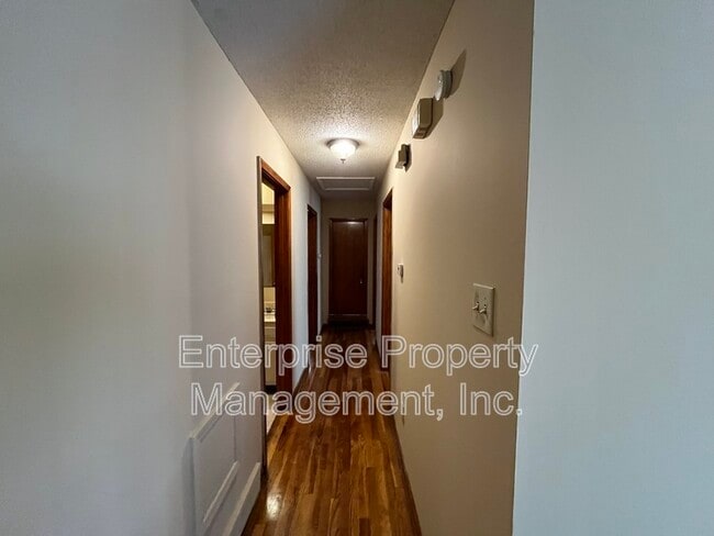 Building Photo - 3539 Glenshaw Dr