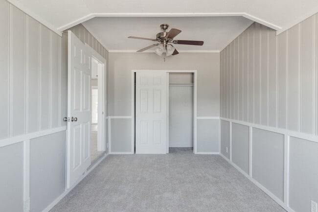 Building Photo - $0 DEPOSIT OPTION. 3BED/1BATH WITH ONE CAR GARAGE NEAR ANSCHUTZ MEDICAL CAMPUS