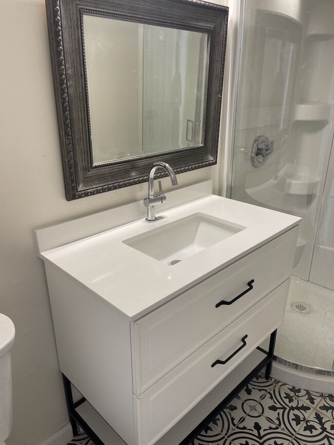 Building Photo - 2019 Bayshore Gardens Pkwy