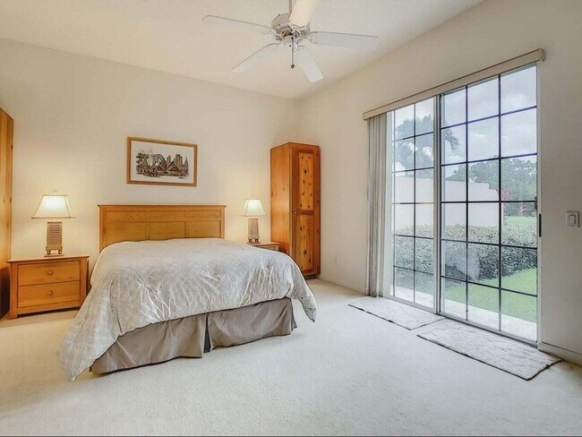 Building Photo - 8533 SE Palm Hammock Ln