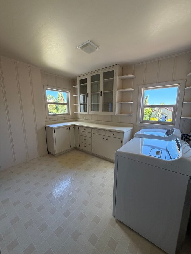 Building Photo - 4BD/3BA Two-Story Home | Flexible Layout + Big Backyard