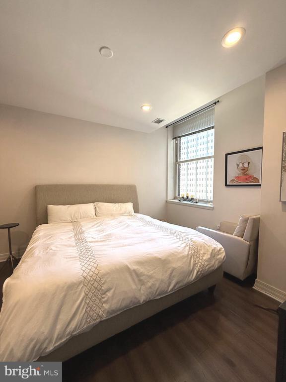 Building Photo - 1600 Arch St