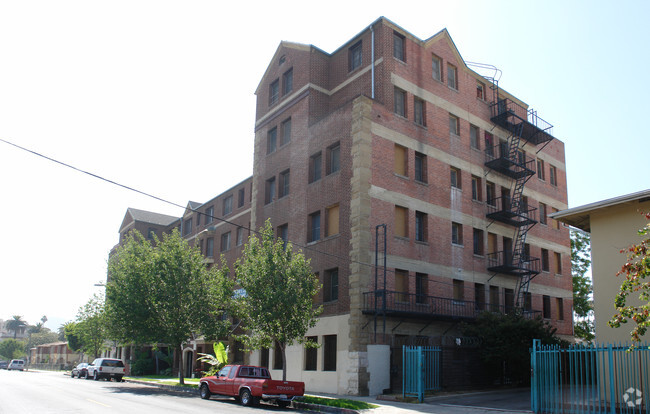 Building Photo - 2700 San Marino St
