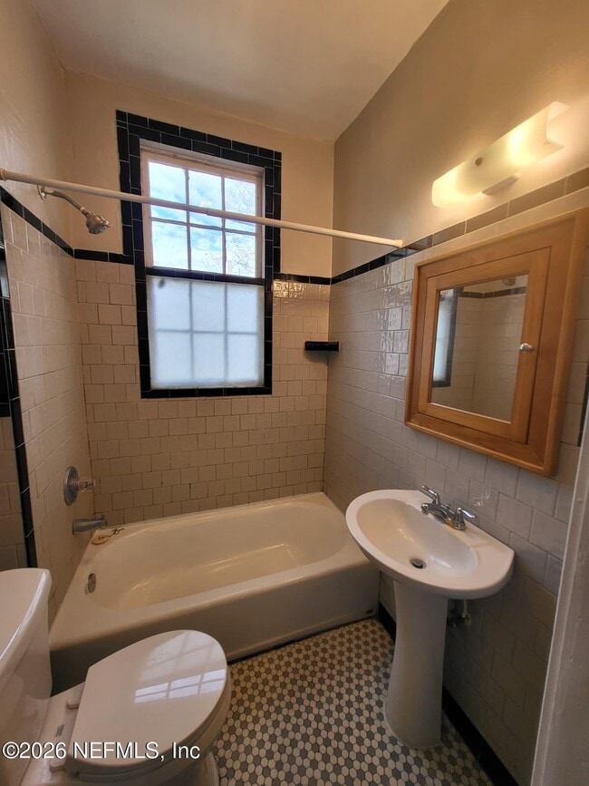 Building Photo - 1310 Willow Branch Ave