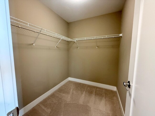 Building Photo - 2564 W Towne St