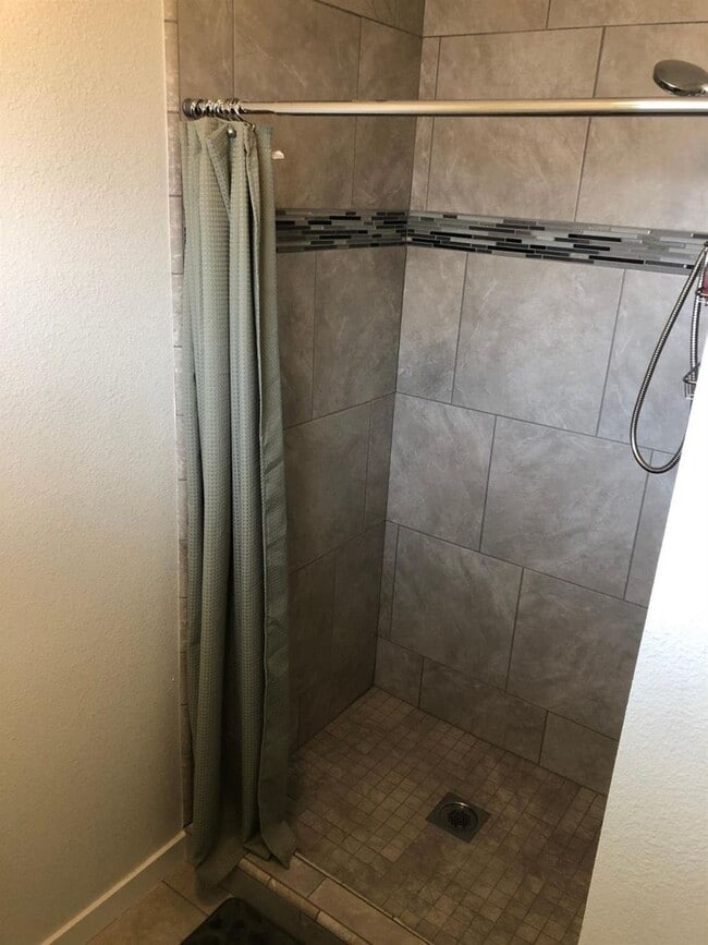 Building Photo - Charming 3 Bed / 2 Bath Home in the Tower District