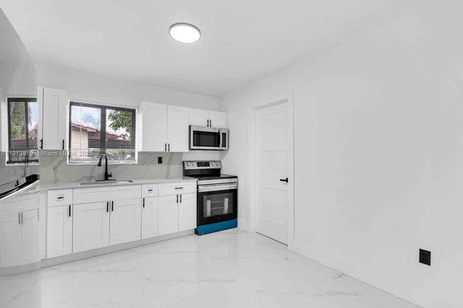 Building Photo - 1041 NW 199th St