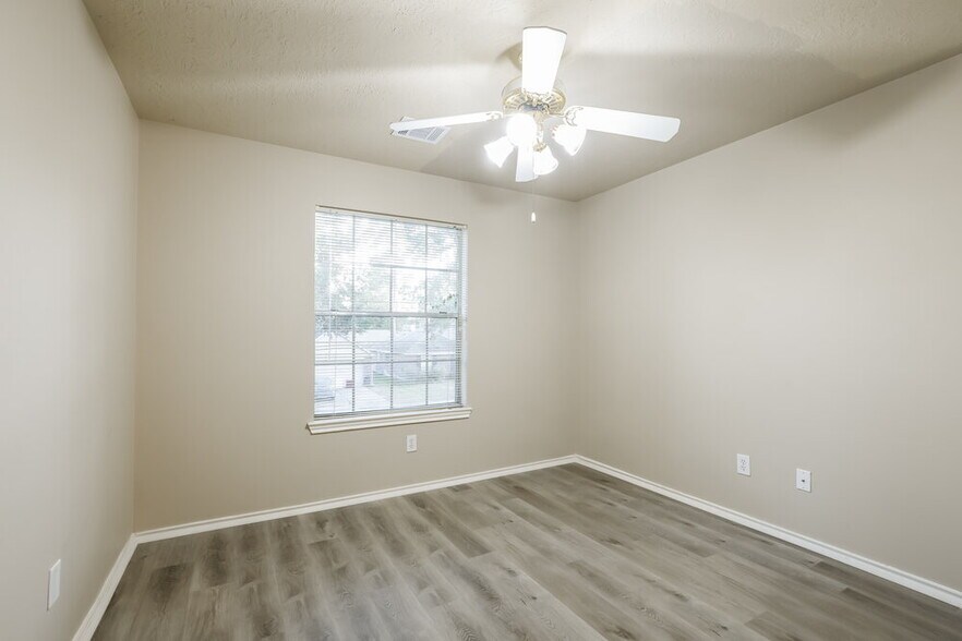 Building Photo - 5418 Trail Timbers Dr