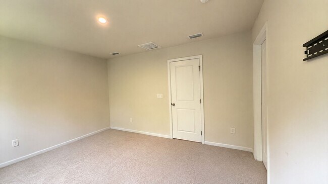 Building Photo - 2044 Petersen Way