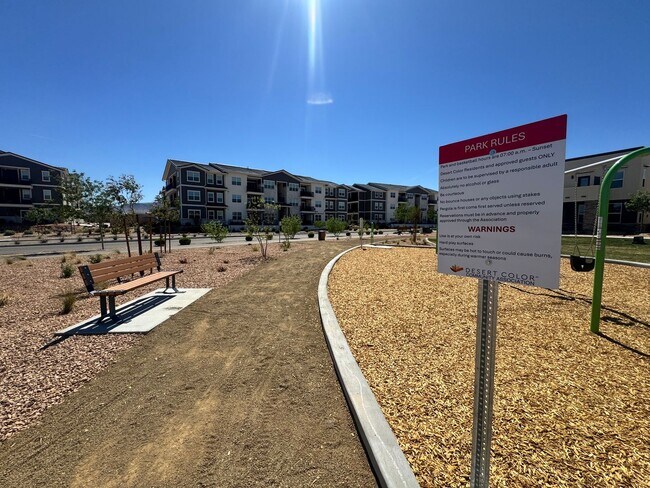Building Photo - 3 Bed Condo In Desert Color!