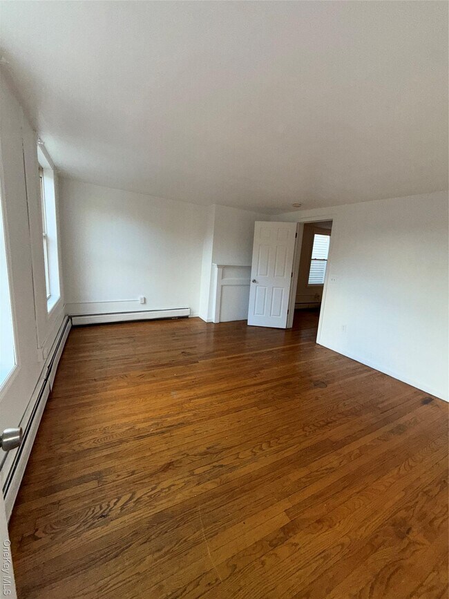 Building Photo - 58 Gifford Ave