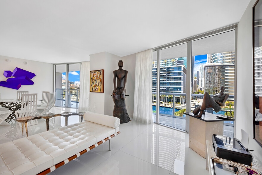 Building Photo - 475 Brickell Ave