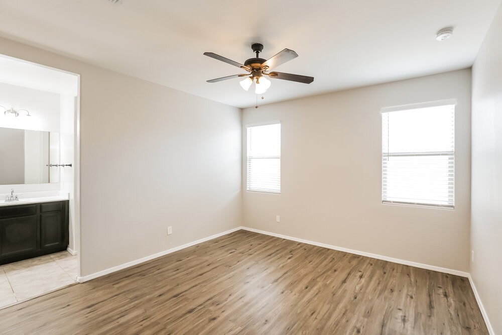Building Photo - 25562 W Desert Dr